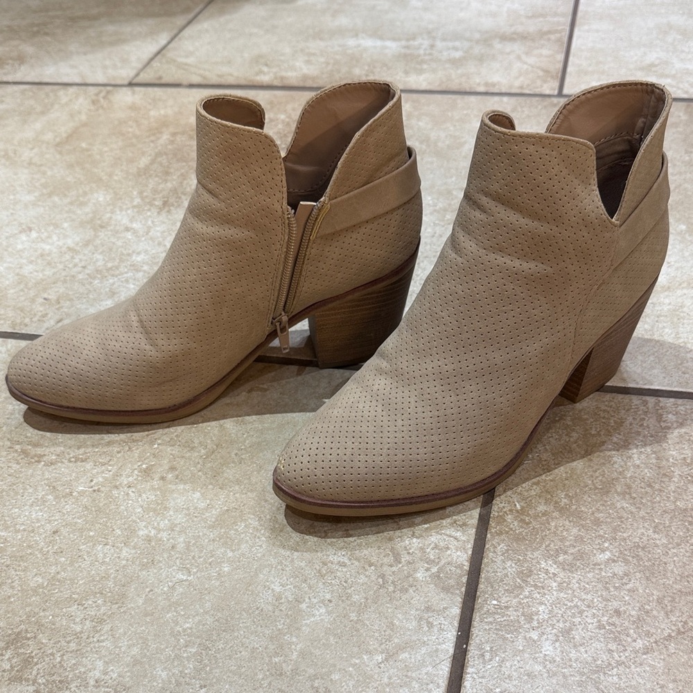 MIA Women’s Beige Ankle Boots
